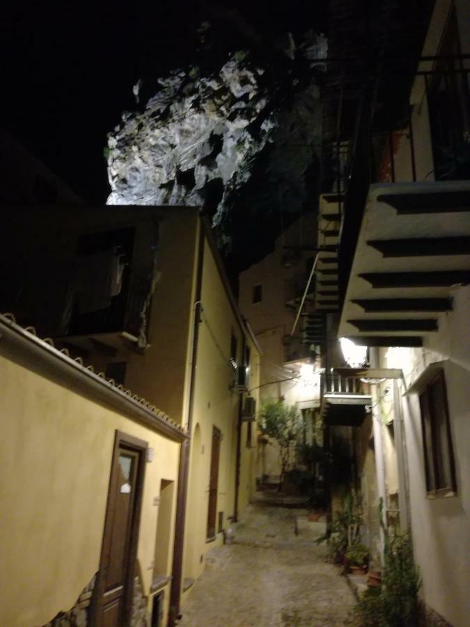 Domunua Holiday House Cefalù Esterno foto